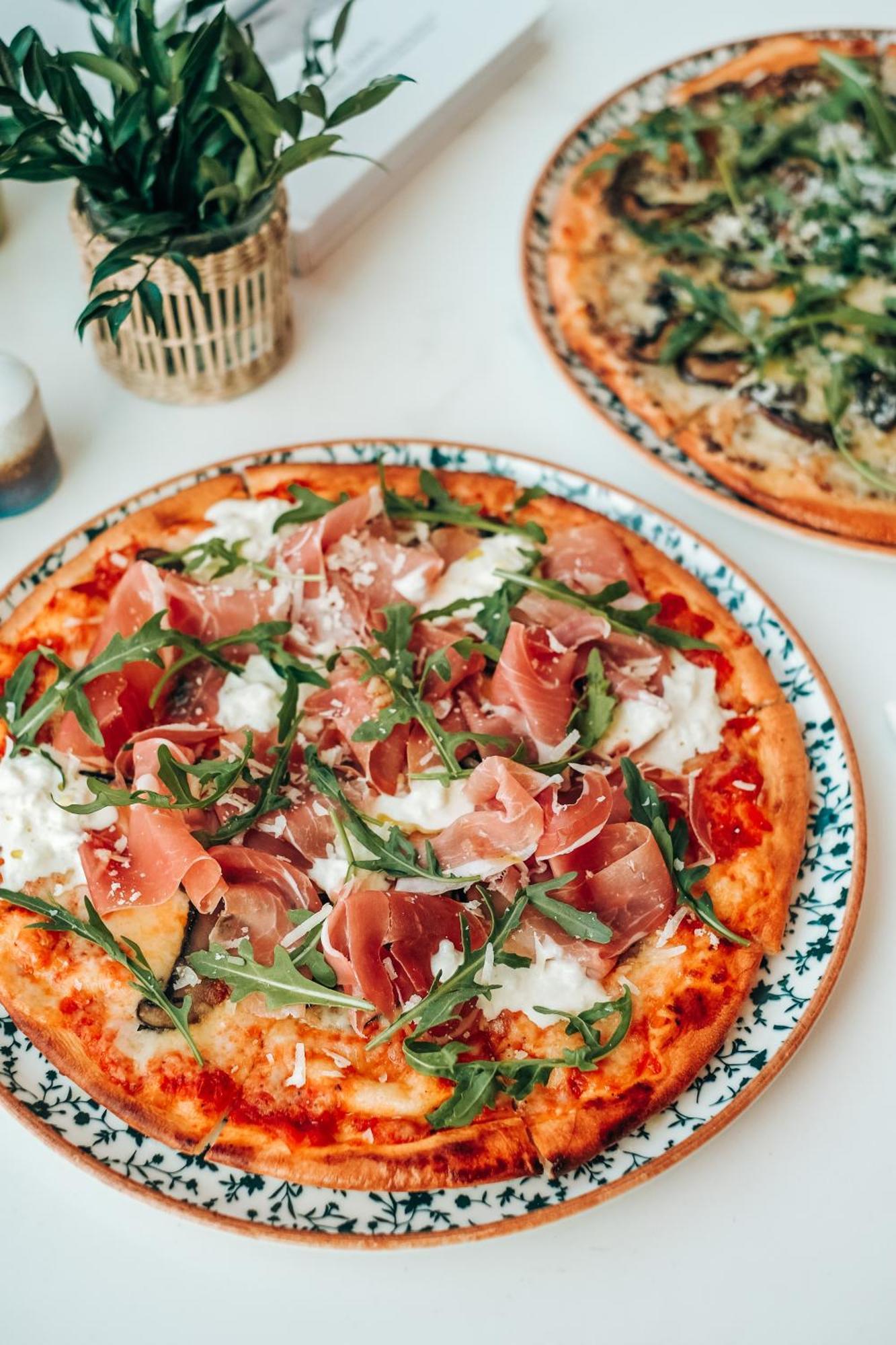Eastin Grand Hotel Phayathai Bangkok Exteriér fotografie Pizza with prosciutto