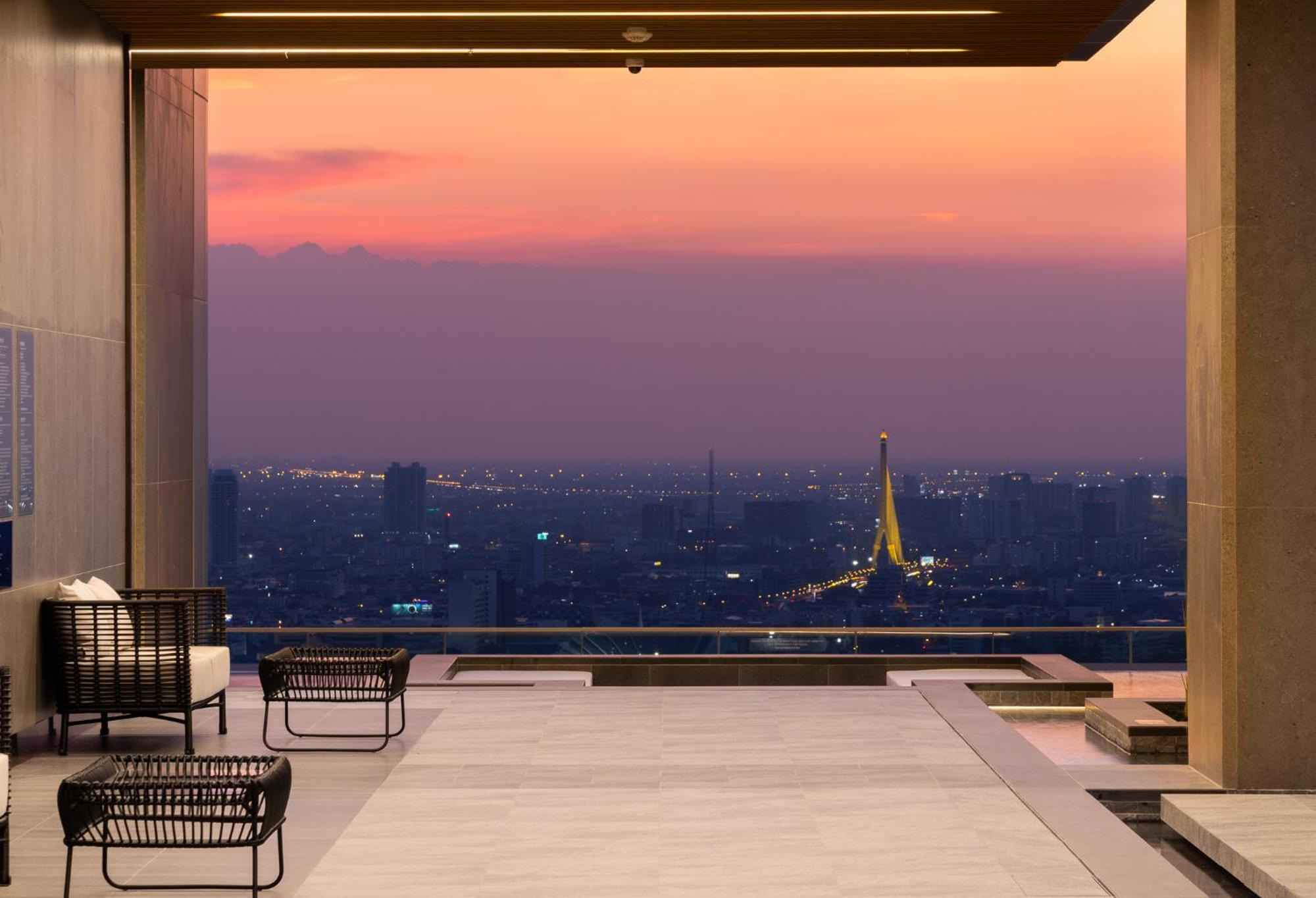 Eastin Grand Hotel Phayathai Bangkok Exteriér fotografie View from the rooftop