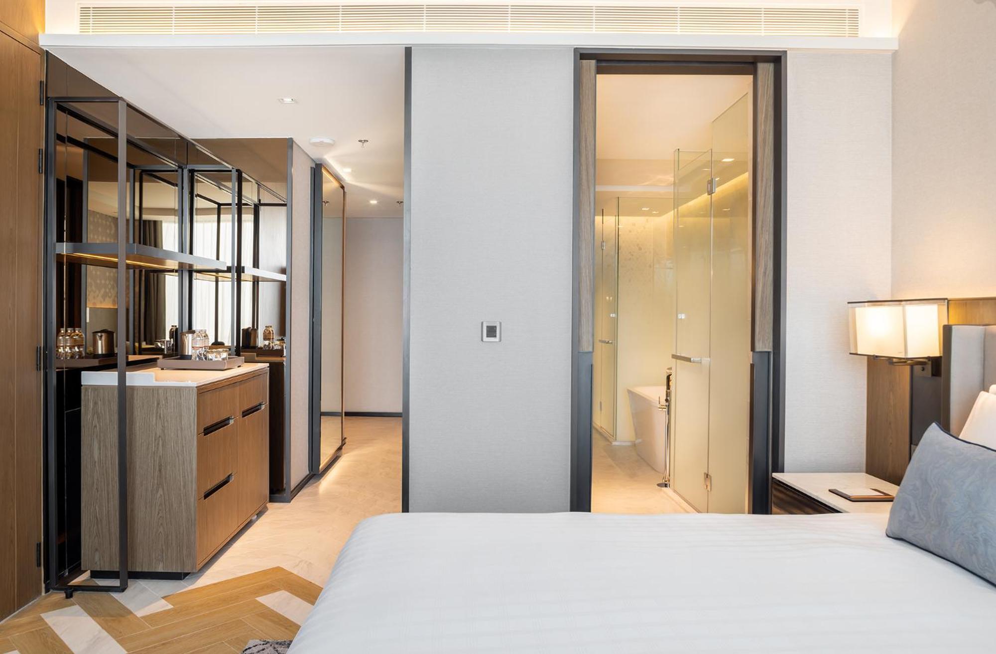 Eastin Grand Hotel Phayathai Bangkok Exteriér fotografie A sliding door