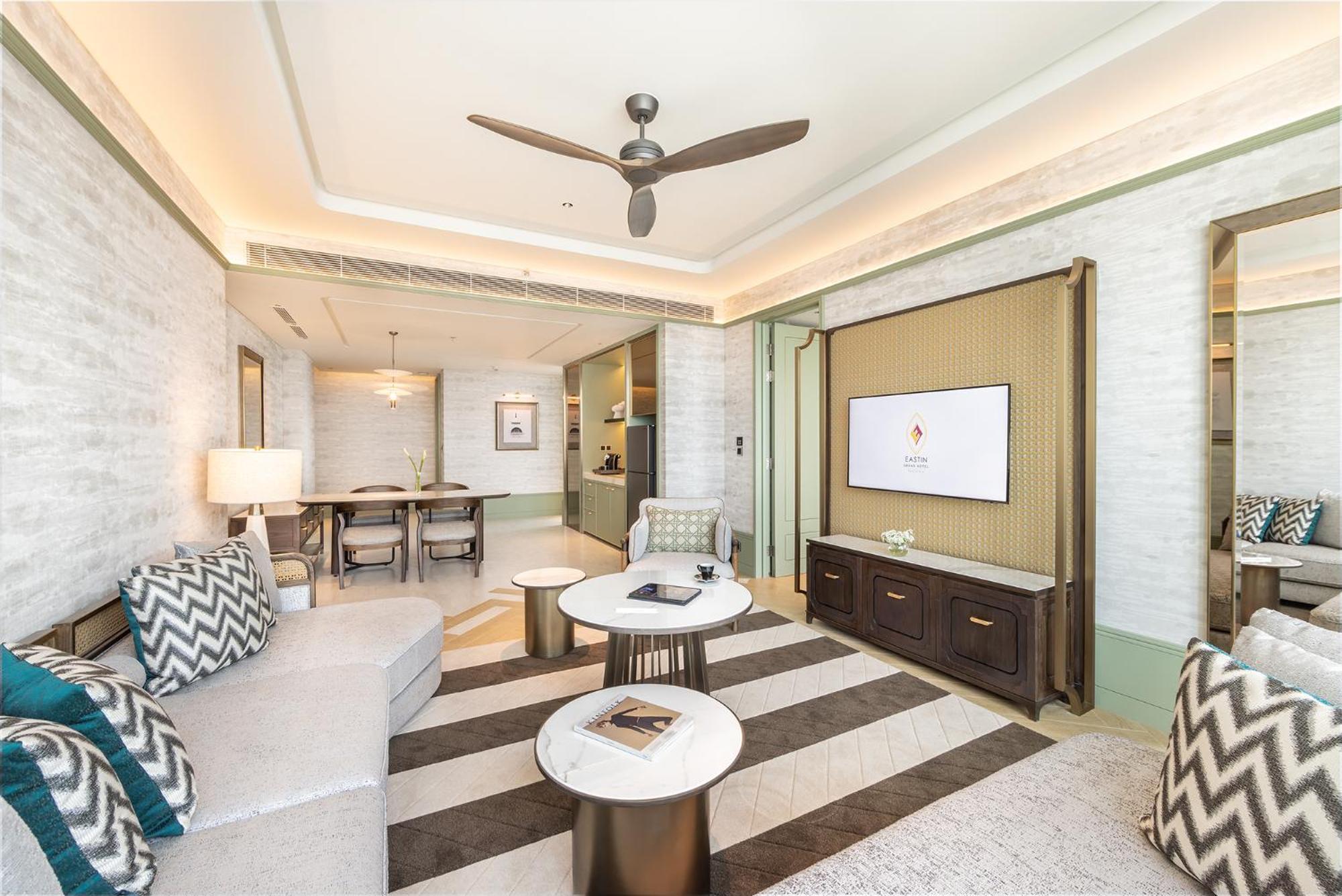 Eastin Grand Hotel Phayathai Bangkok Exteriér fotografie Living room of a two-bedroom suite